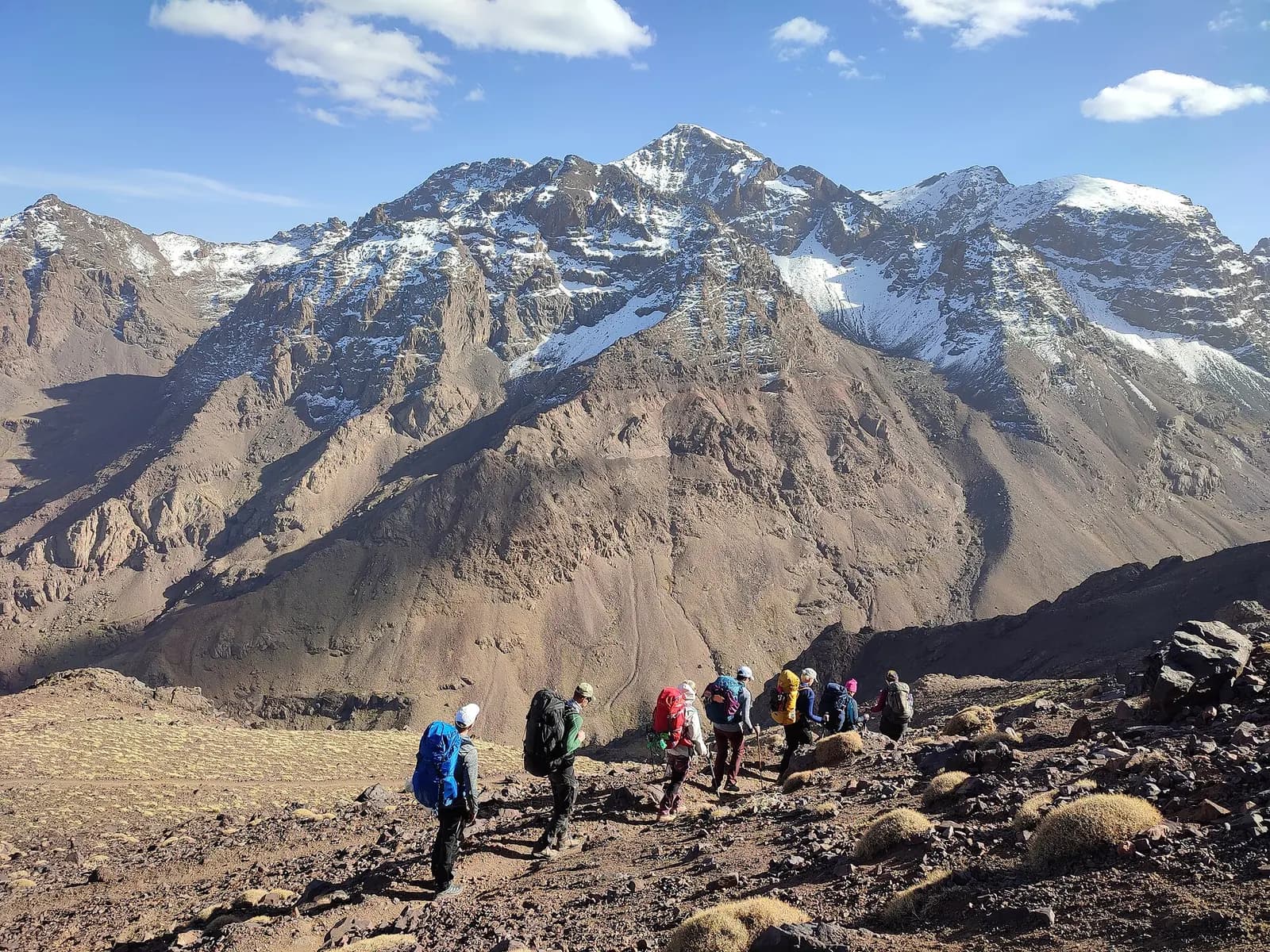 Randonneurs au pied du Jbel Toubkal